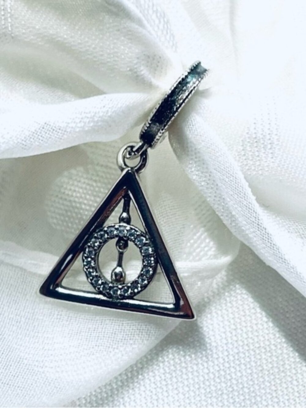 ⚡✨ NWOT Deathly Hallows Charm – Harry Potter Inspired ✨